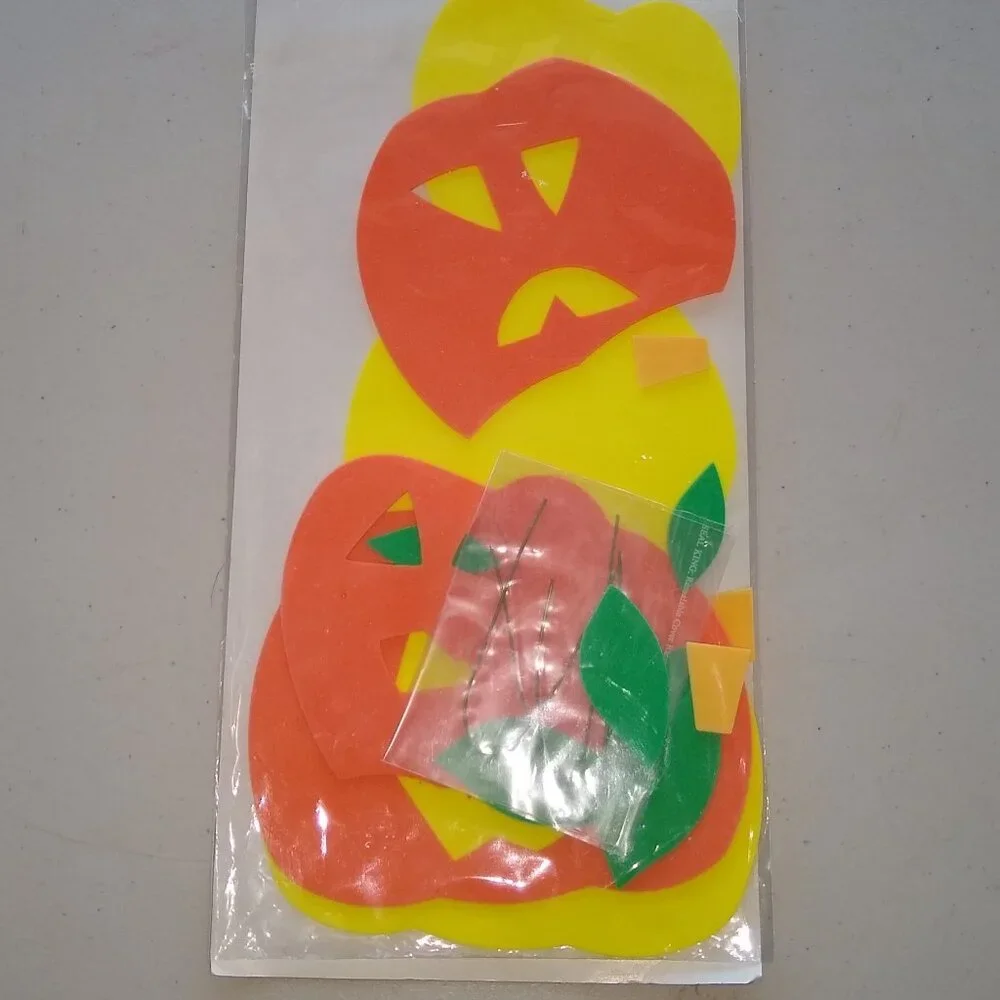 DIY Craft: Felt 3D Pumpkin + Felt Black Cat + it's so Spooky cat + Foam Pumpkin
